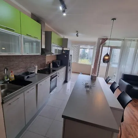 Hawaii- 2 Bdr, Arena, Sava Centar, Free Parking Apartment